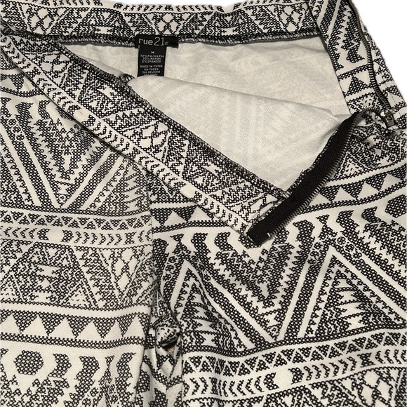 Rue21 Side-zip Aztec Twill Leggings - Picture 3 of 5